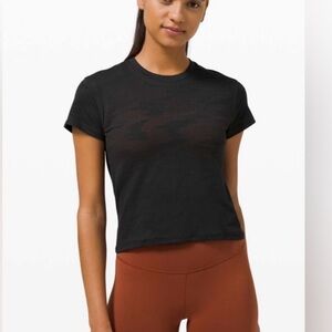 Lululemon train to be short sleeve